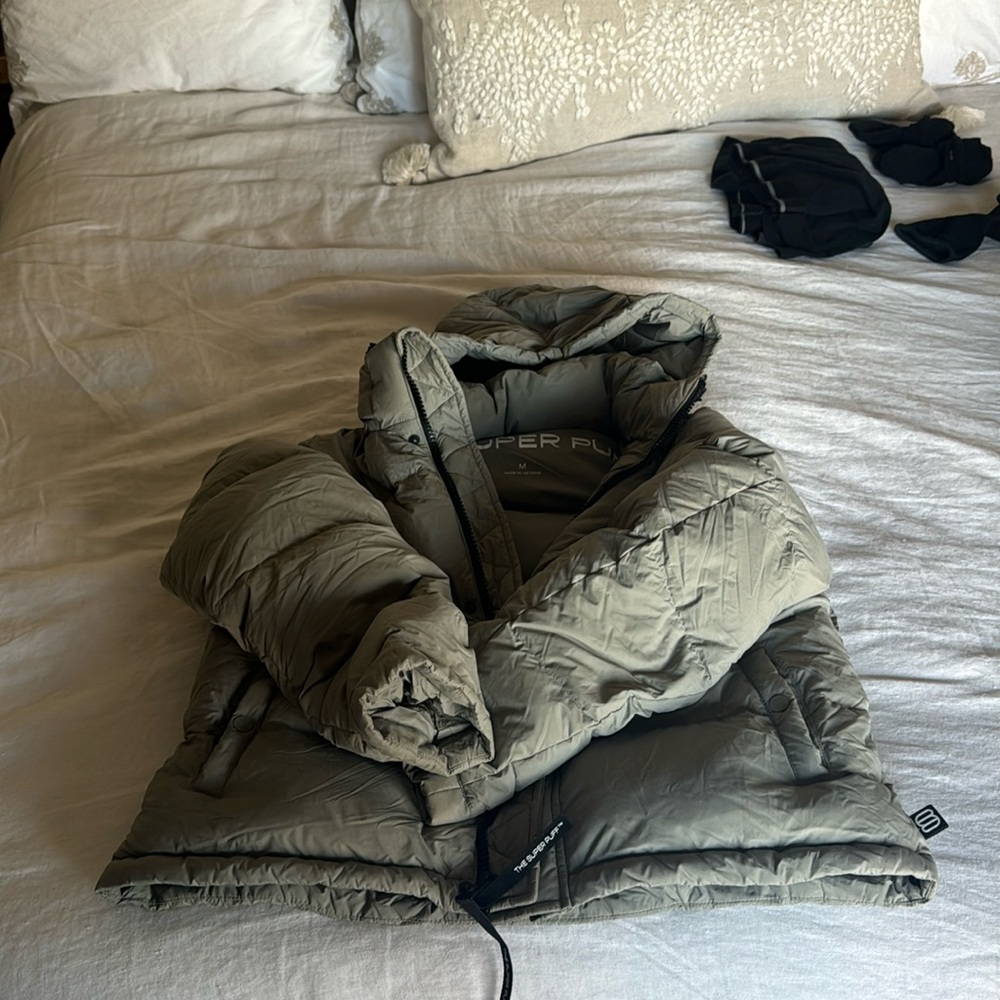 Aritzia Superpuff shorty